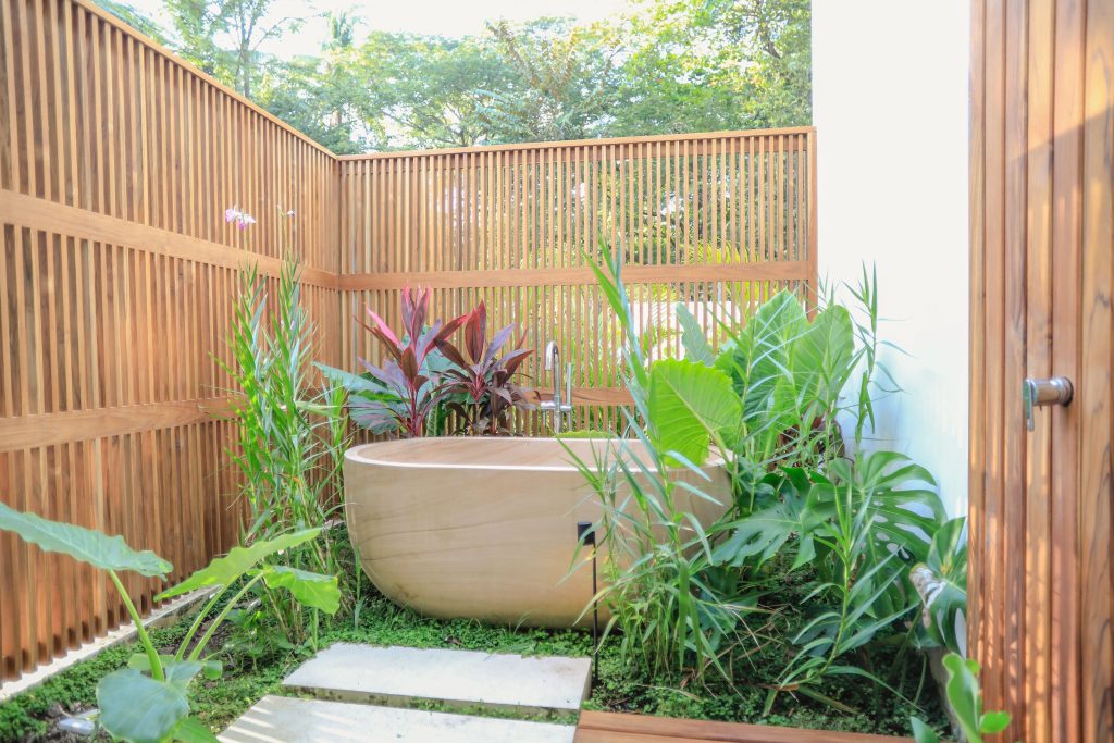 Outdoor Shower and Tub